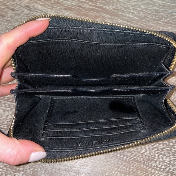 🖤 Michael Kors Black Wallet🖤 - Picture 3 of 4